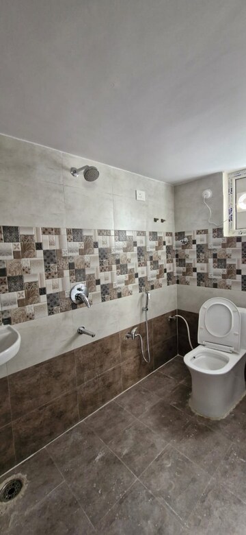 Master Bedroom in 3 BHK Builder Floor at Kondapur – for Rent