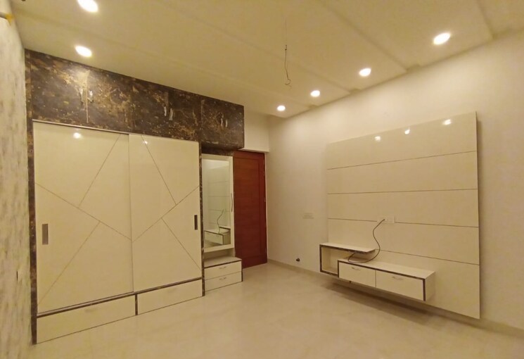 Room, sunny enclave 4 Bedroom 200 Sq.Yd. Independent House In Sunny Enclave Mohali 8152732