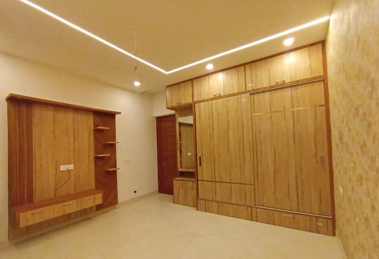 Room, sunny enclave 4 Bedroom 200 Sq.Yd. Independent House In Sunny Enclave Mohali 8152732