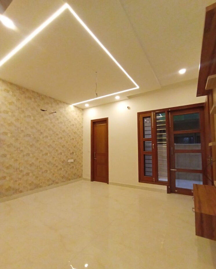 Room, sunny enclave 4 Bedroom 200 Sq.Yd. Independent House In Sunny Enclave Mohali 8152732