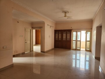 Room in 3 BHK Builder Floor at Kondapur – for Rent