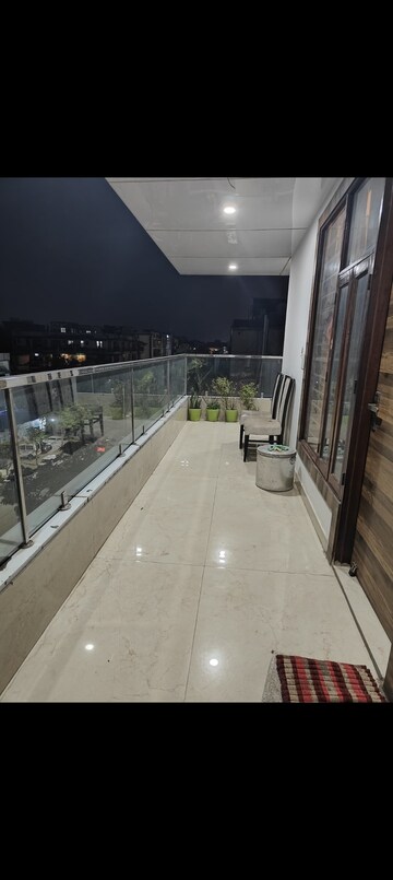 Balcony in 4 BHK Builder Floor at Shalimar Apartments Shalimar Garden, Shalimar Garden – for Sale