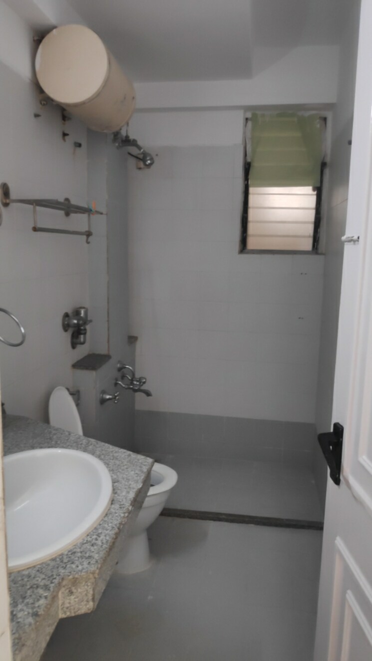 Bathroom, hiranandani-gardens-eternia 3 Bedroom 1400 Sq.Ft. Apartment In Powai Mumbai 8152763