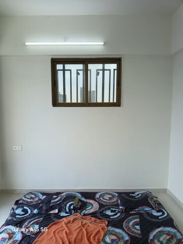 Room in 4 BHK Apartment at Oberoi Sky City, Borivali East – for Rent