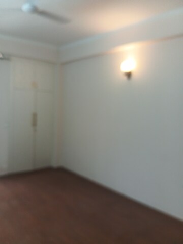 Room in 3 BHK Apartment at Amrapali Golf Homes, Sector 4, Greater Noida – for Rent