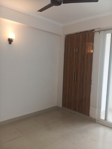 Room in 3 BHK Apartment at Amrapali Golf Homes, Sector 4, Greater Noida – for Rent