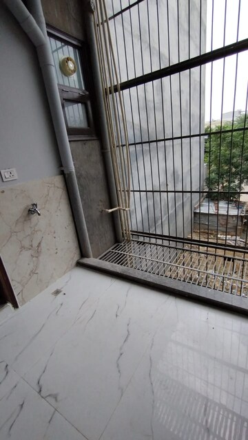 Balcony in 2 BHK Builder Floor at Sector 28 – for Rent
