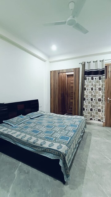 Bedroom in 3 BHK Builder Floor at Sector 57 – for Rent