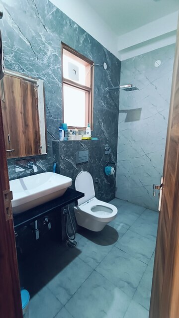 Master Bedroom in 3 BHK Builder Floor at Sector 57 – for Rent