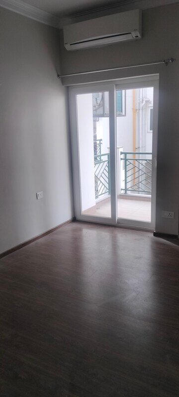 Room in 2 BHK Builder Floor at Breez Flora Avenue 33, Sohna Sector 33 – for Rent