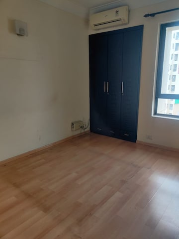 Room in 2 BHK Apartment at Unitech Fresco, Sector 50 – for Rent