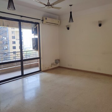 Room in 2 BHK Apartment at Unitech Fresco, Sector 50 – for Rent
