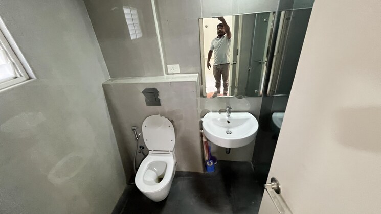Bathroom, incor-one-city 3 Bedroom 1735 Sq.Ft. Apartment In Kukatpally Hyderabad 8153056