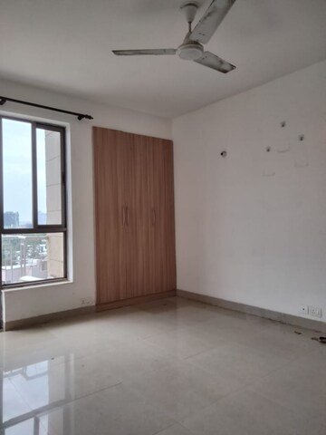 Room in 2 BHK Apartment at Unitech Uniworld Gardens 2, Sector 47 – for Rent