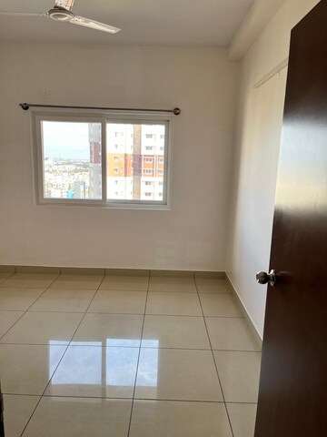 Room in 3 BHK Apartment at Prestige Sunrise Park, Electronic City Phase I – for Rent