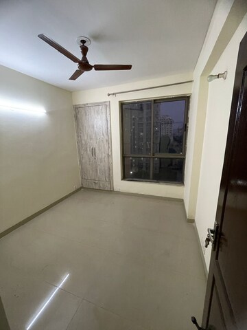 Room in 3 BHK Apartment at Unitech Uniworld Gardens 2, Sector 47 – for Rent