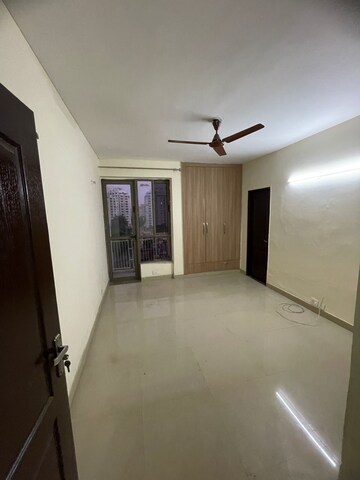 Room in 3 BHK Apartment at Unitech Uniworld Gardens 2, Sector 47 – for Rent