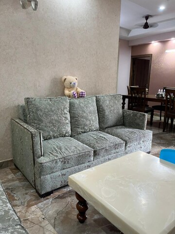 Living Room in 4 BHK Apartment at DLF The Belaire, Sector 54 – for Sale