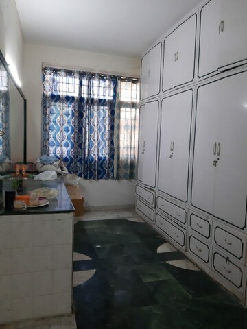 Cupboard in  Pg at Sector 37 – for Rent