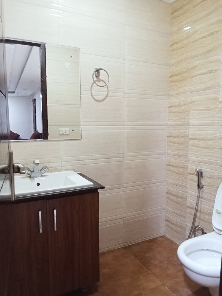 Bathroom, vasant kunj 3 Bedroom 2250 Sq.Ft. Builder Floor In Vasant Kunj Delhi 8153129