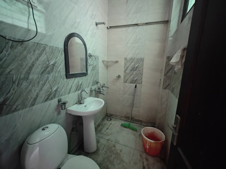 Bathroom, dlf-park-place 3 Bedroom 1983 Sq.Ft. Apartment In Sector 54 Gurgaon 8153120