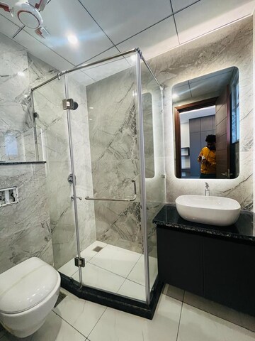 Bathroom in 4 BHK Builder Floor at Unitech South City 1, South City 1 – for Sale