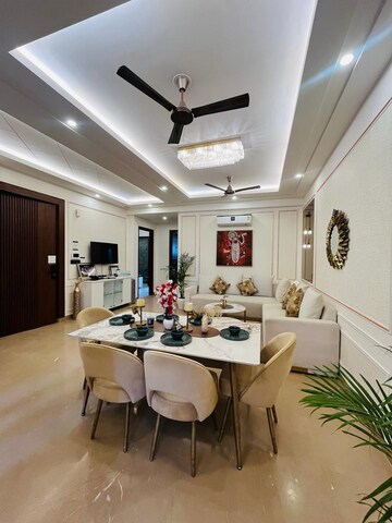 Team Area in 4 BHK Builder Floor at Unitech South City 1, South City 1 – for Sale