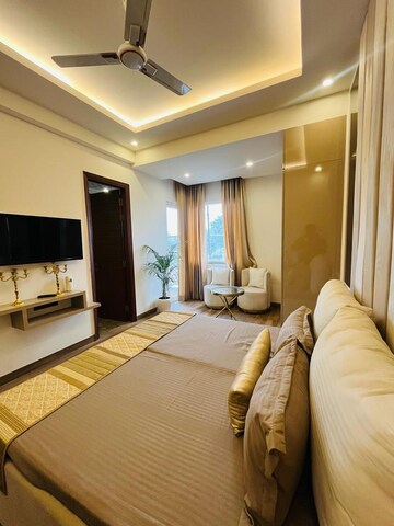 Bedroom in 4 BHK Builder Floor at Unitech South City 1, South City 1 – for Sale