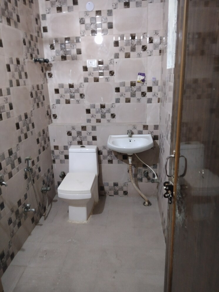 Bathroom, rwa-apartments 6 Bedroom 162 Sq.Mt. Independent House In Sector 31 Noida 8153177