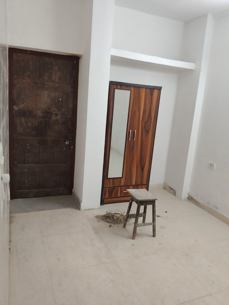 Room, rwa-apartments 6 Bedroom 162 Sq.Mt. Independent House In Sector 31 Noida 8153177