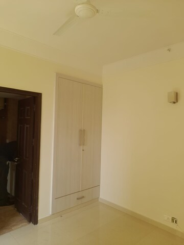 Room in 3 BHK Apartment at Sector 50 – for Rent