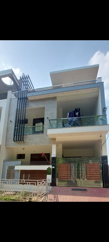 3 BHK Builder Floor For Rent in Gomti Nagar