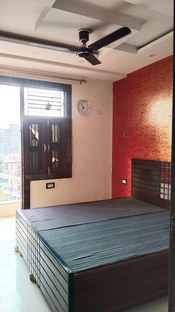 Room in 2 BHK Builder Floor at Dwarka Mor – for Rent