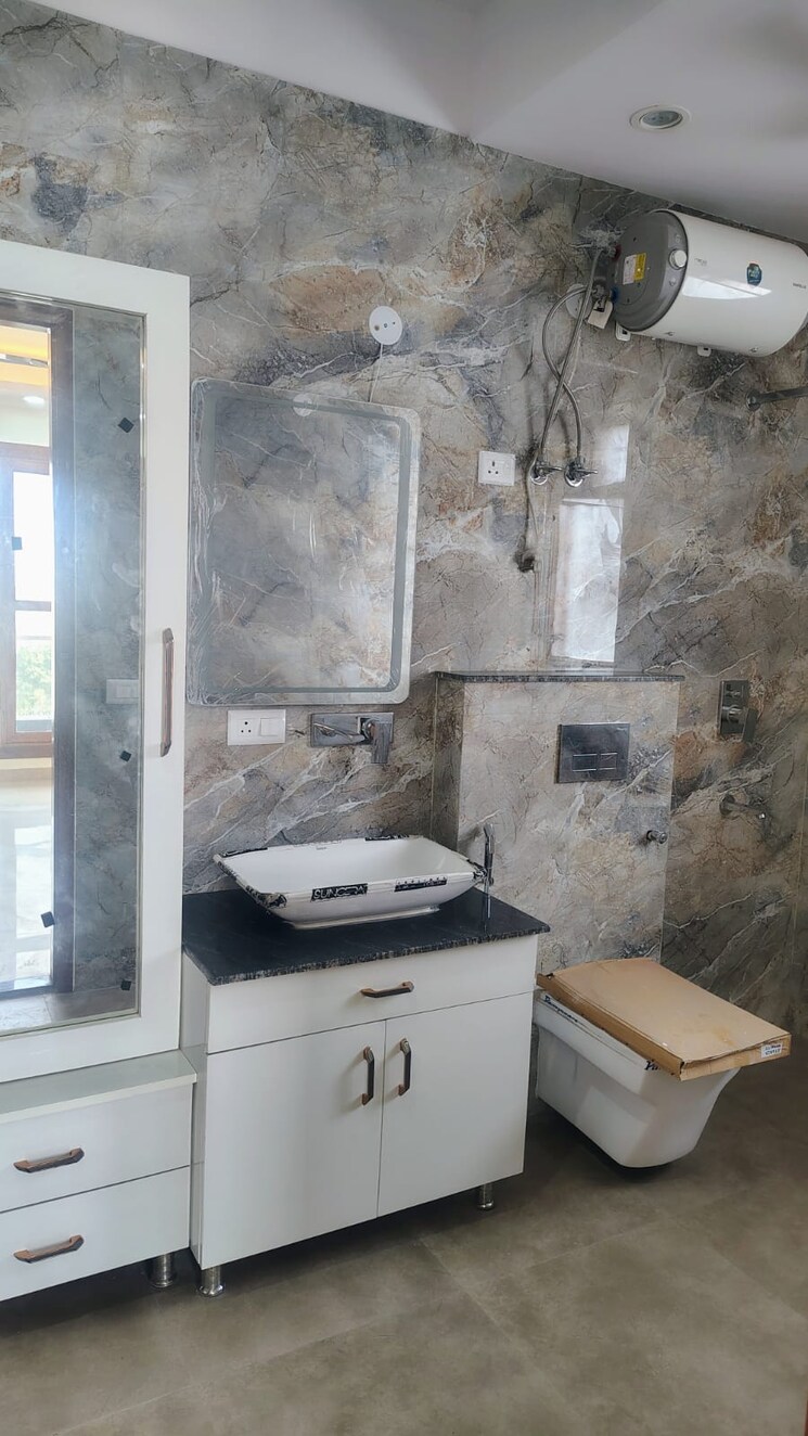 Bathroom, sector 46 4 Bedroom 346 Sq.Yd. Builder Floor In Sector 46 Gurgaon 8153387