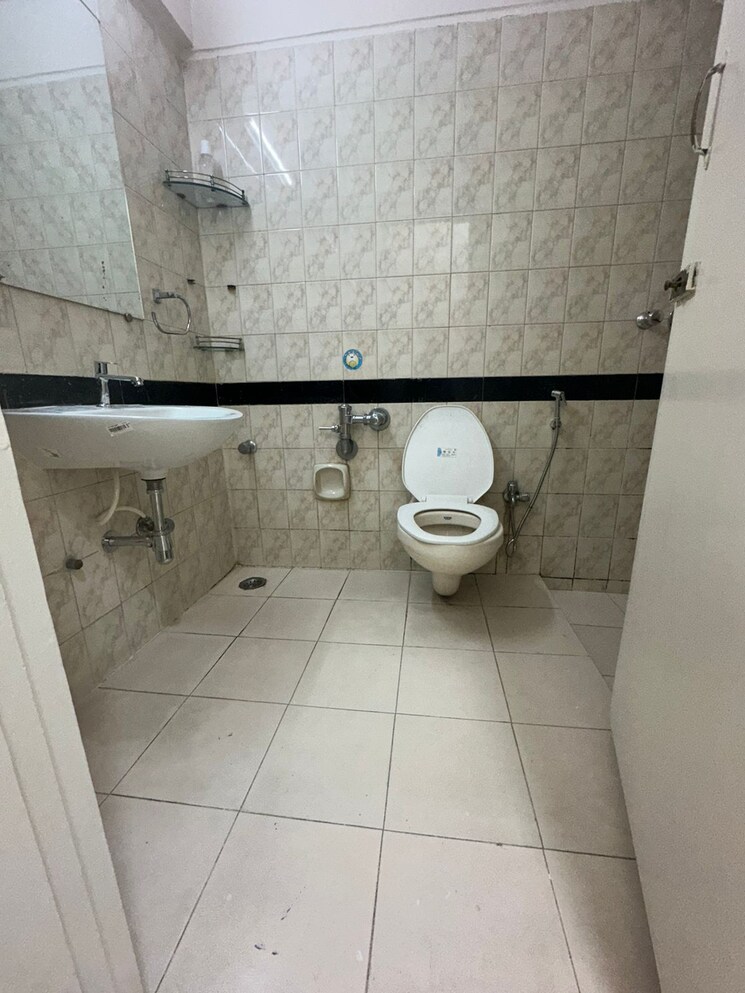 Bathroom, tata-symphony 2 Bedroom 1000 Sq.Ft. Apartment In Chandivali Mumbai 8153357