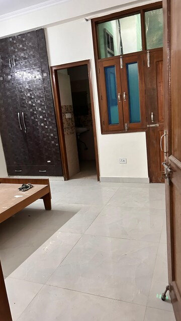 Room in 2 BHK Builder Floor at RWA Apartments Sector 116, Sector 116 – for Rent