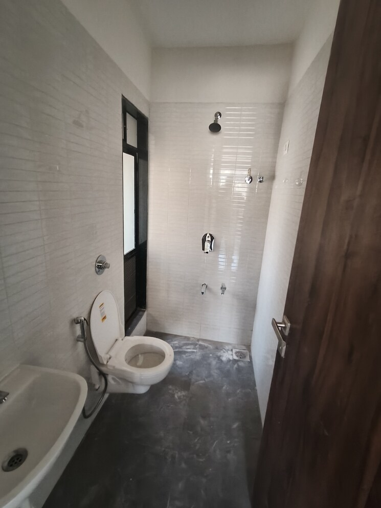 Bathroom, naupada 2 Bedroom 640 Sq.Ft. Apartment In Naupada Thane 8153415