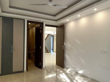 Building Lobby in 3 BHK Builder Floor at Ansal Sushant Lok I, Sector 43 – for Rent