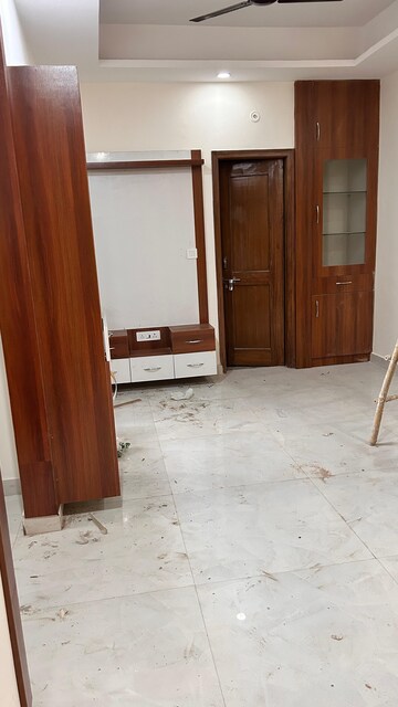 Room in 2 BHK Builder Floor at RWA Apartments Sector 116, Sector 116 – for Rent