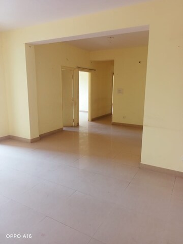 Room in 3 BHK Apartment at Morabadi – for Rent
