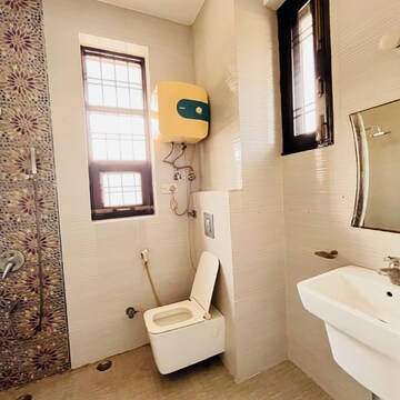 Team Area in 2 BHK Builder Floor at RWA Apartments Sector 26, Arun Vihar – for Rent