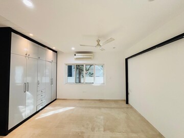 Room in 5 BHK Villa at Kokapet – for Rent