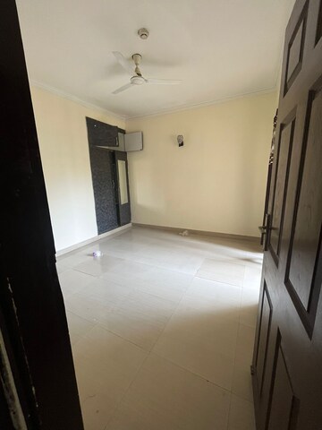Room in 2 BHK Apartment at Paramount Floraville, Sector 137 – for Rent