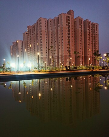 Swimming Pool in 3 BHK Apartment at Prestige Finsbury Park Regent, Bagaluru  – for Rent