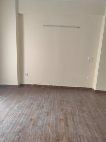 Room in 3 BHK Apartment at Futec Gateway, Sector 75 – for Rent