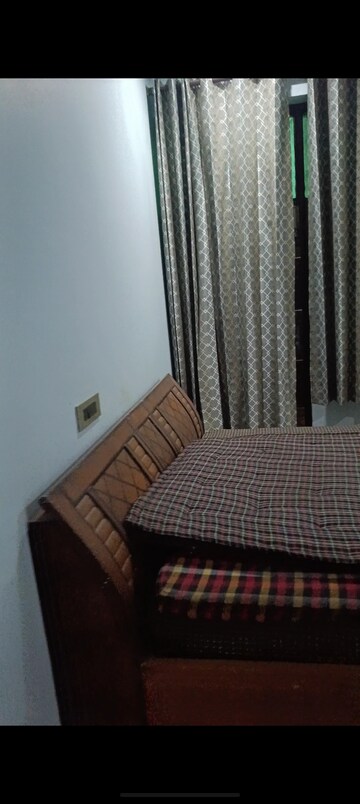 Bedroom in 3 BHK Builder Floor at Sector 63a – for Rent