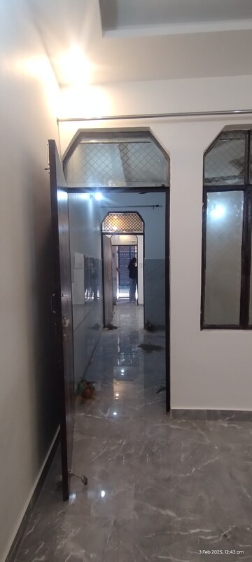 Furnished Amenities in 2 BHK Builder Floor at Uttam Nagar – for Rent