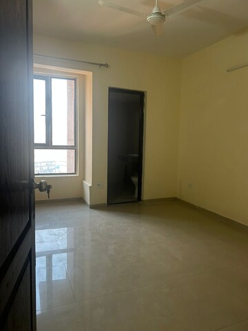 Room in 3 BHK Apartment at Logix Blossom County, Sector 137 – for Rent