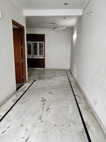 Room in 1 BHK Builder Floor at Sector 26a – for Rent