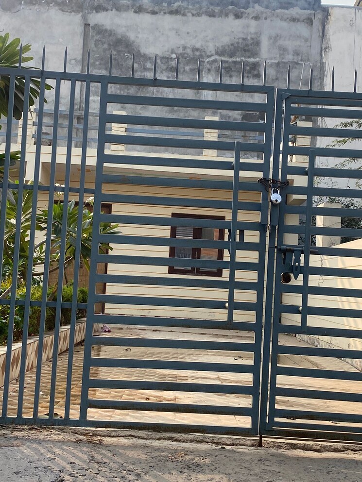 Exterior View, sector 51  112 Sq.Yd. Plot In Sector 51 Noida 8153801